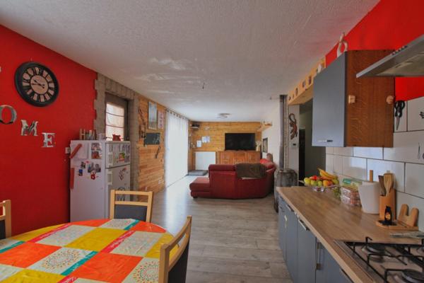 Maison de village avec un beau terrain de 1400 m².