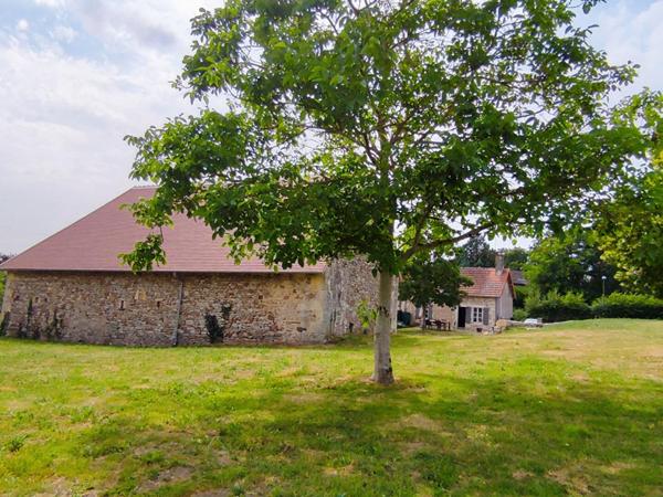 Maison de pays + grange du 18 ém sur 1 ha 40  de prairie