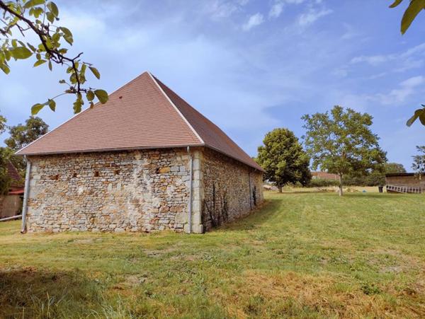Maison de pays + grange du 18 ém sur 1 ha 40  de prairie