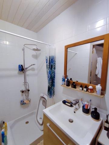 Maison de pays + grange du 18 ém sur 1 ha 40  de prairie