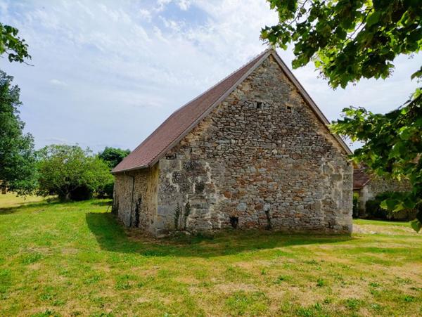 Maison de pays + grange du 18 ém sur 1 ha 40  de prairie