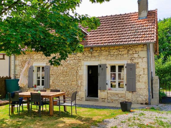 Maison de pays + grange du 18 ém sur 1 ha 40  de prairie