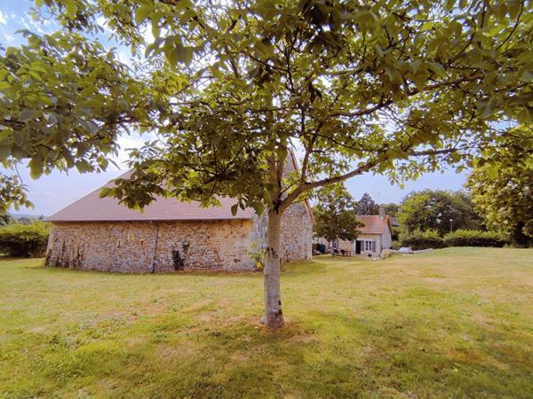 Maison de pays + grange du 18 ém sur 1 ha 40  de prairie