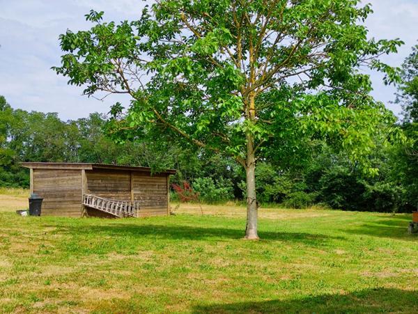 Maison de pays + grange du 18 ém sur 1 ha 40  de prairie