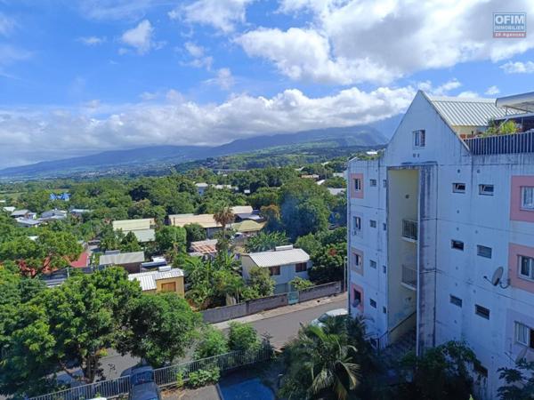 Appartement trois chambres au centre ville de la Ravine des Cabris avec superbe vue mer et montagne