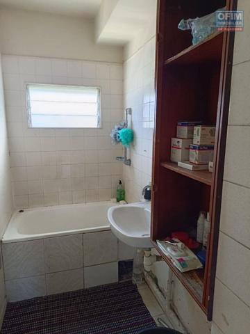 Appartement trois chambres au centre ville de la Ravine des Cabris avec superbe vue mer et montagne