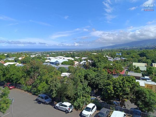 Appartement trois chambres au centre ville de la Ravine des Cabris avec superbe vue mer et montagne