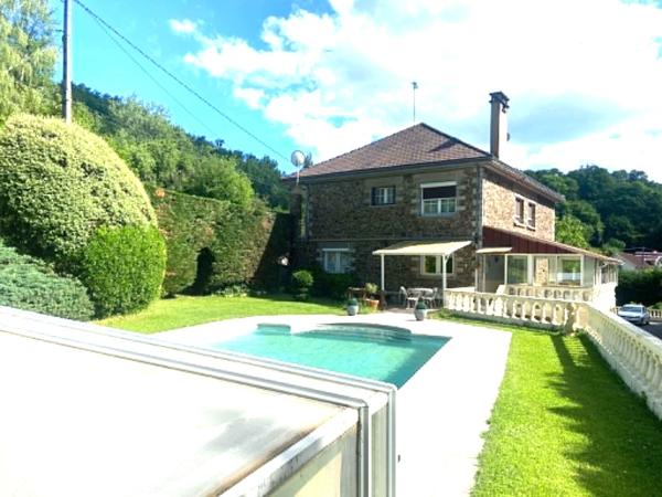 Grande maison avec piscine