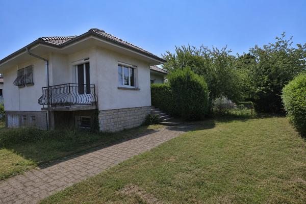 Maison individuelle avec beau terrain clos – Grand-Charmont (25200)