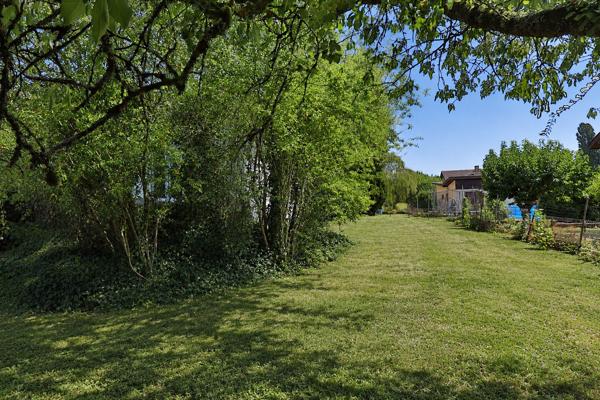 Maison individuelle avec beau terrain clos – Grand-Charmont (25200)
