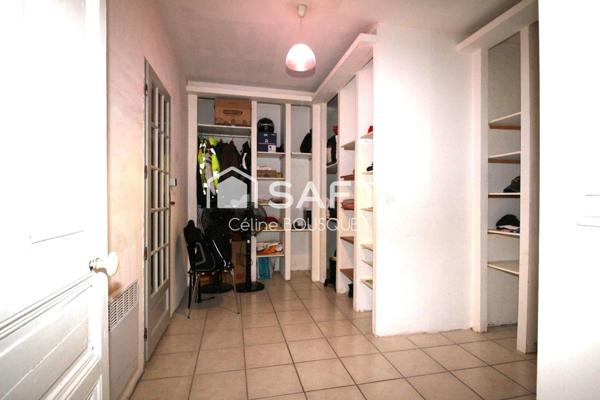 Maison de village avec cour et places de parking