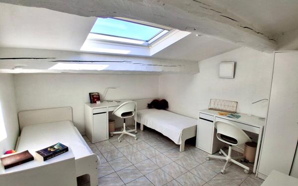 Appartement à vendre    4 pièces • 70 m2 Marseille 8