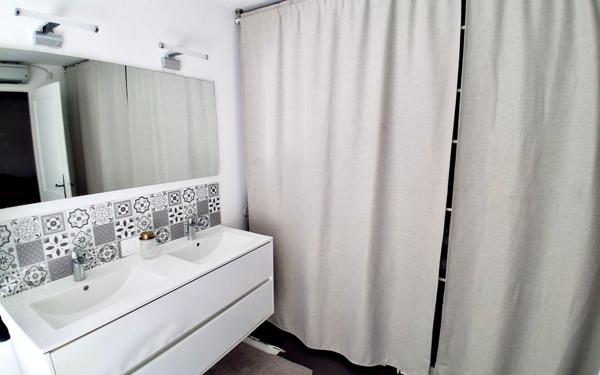 Appartement à vendre    4 pièces • 70 m2 Marseille 8