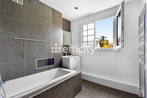 Maison 7 pièces - 247 m² Exclusivité efficity