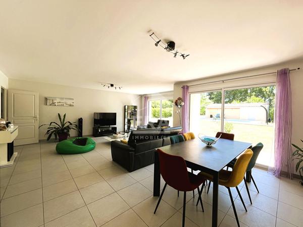 A vendre aux portes de Périgueux, Maison récente type 5 avec piscine