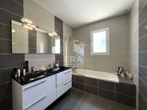 A vendre aux portes de Périgueux, Maison récente type 5 avec piscine