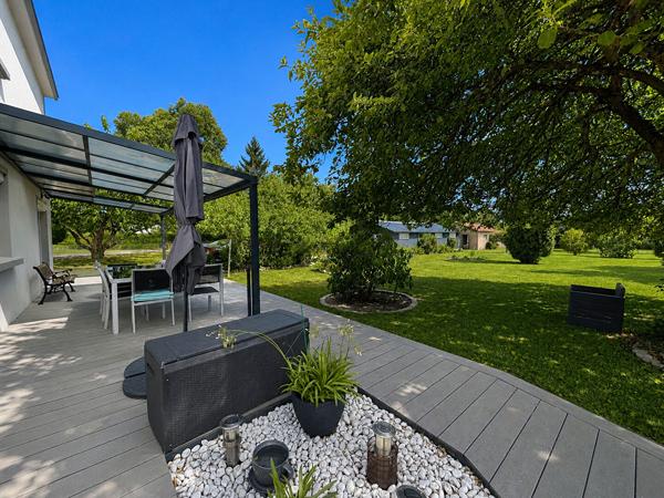 Maison Coueron avec grand garage et terrain