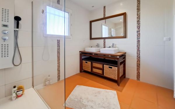 Maison à vendre    5 pièces •  Canals