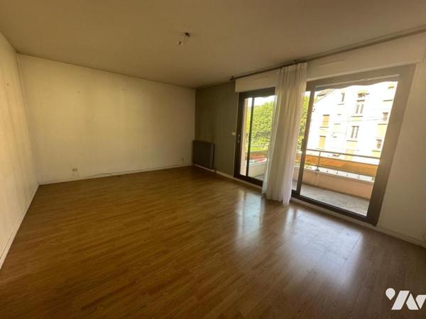 Appartement T4 avec cellier et place de stationnement