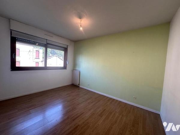 Appartement T4 avec cellier et place de stationnement