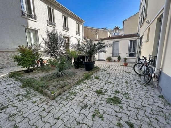 Deux pièces sur cour au calme, presque comme une petite maison !