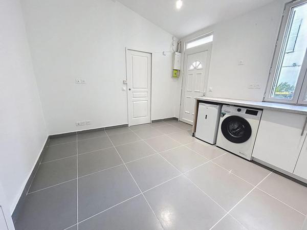 Deux pièces sur cour au calme, presque comme une petite maison !