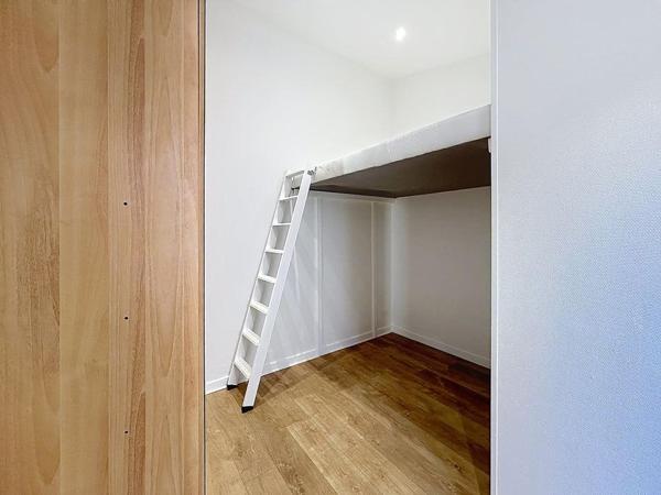 Deux pièces sur cour au calme, presque comme une petite maison !