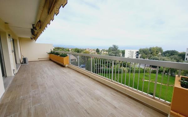 Appartement à louer    3 pièces •  Antibes