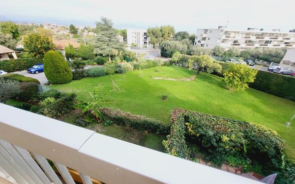 Appartement à louer    3 pièces •  Antibes