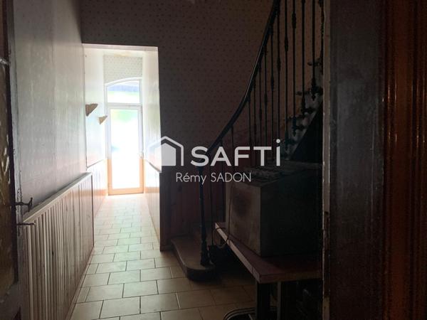 Immeuble (murs commerciaux + appartement 150m2)