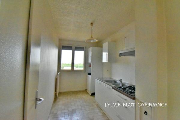 Appartement à vendre 3 pièces 66m² à RIS ORANGIS (91) - cave - place de parking privative.