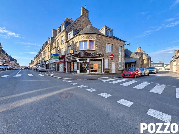 A Vendre - Saint Hilaire Du Harcouet - Immeuble 5 pièce(s) 245 m² - local commercial - appartement - maison SAINT HILAIRE DU HARCOUET