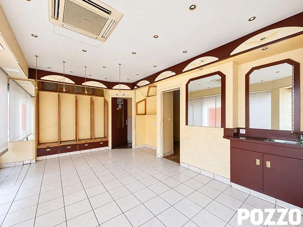 A Vendre - Saint Hilaire Du Harcouet - Immeuble 5 pièce(s) 245 m² - local commercial - appartement - maison SAINT HILAIRE DU HARCOUET