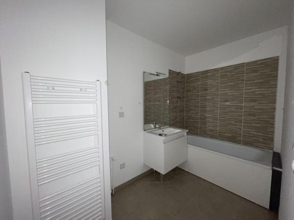 A LOUER : T2 à LILLE • • 745 € CC • Réf. G524-2