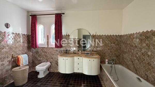 Demeure d'exception de 224 m2 avec 4 chambres et son garage à Trets