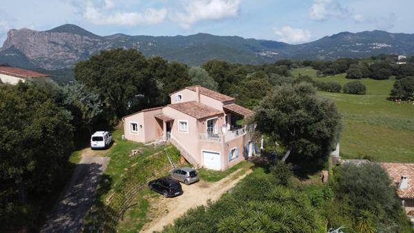 Maison avec appartement principal et dépendance