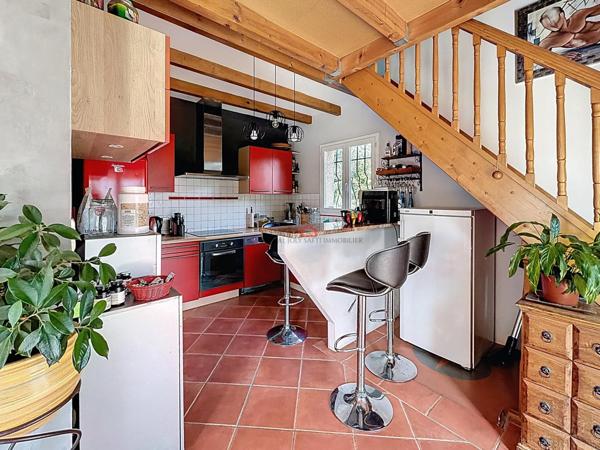 Maison avec appartement principal et dépendance