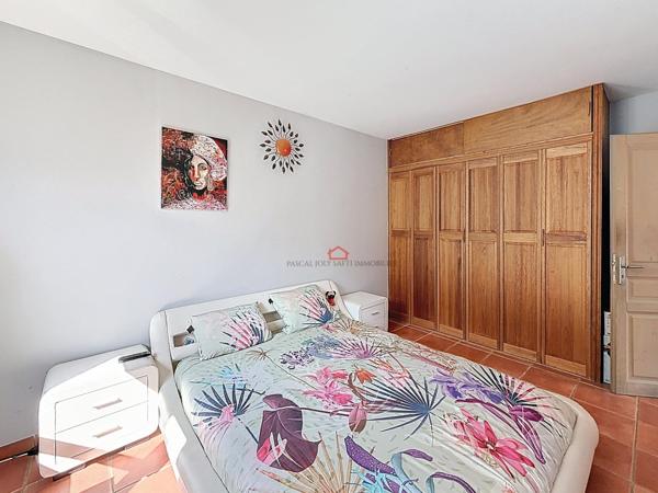 Maison avec appartement principal et dépendance