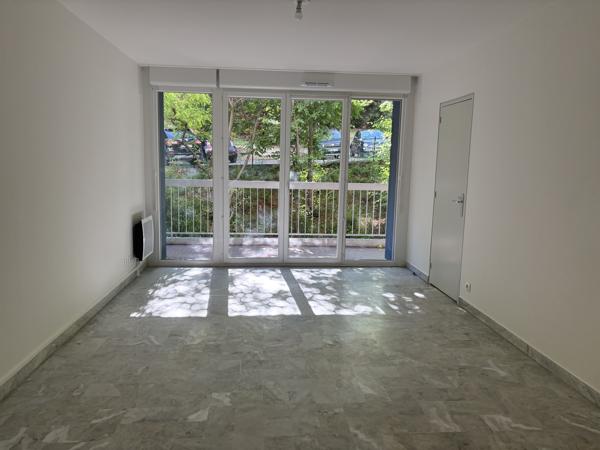 À louer – Spacieux T4 de 101 m² avec parking et cave – Marseille 12e (Frais D'agence Réduits)