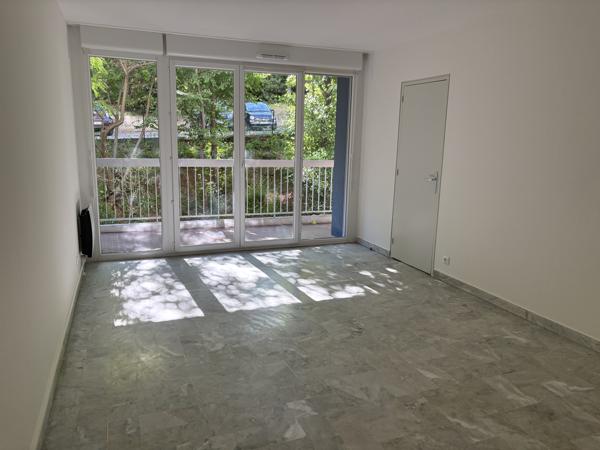 À louer – Spacieux T4 de 101 m² avec parking et cave – Marseille 12e (Frais D'agence Réduits)