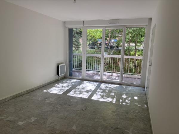À louer – Spacieux T4 de 101 m² avec parking et cave – Marseille 12e (Frais D'agence Réduits)