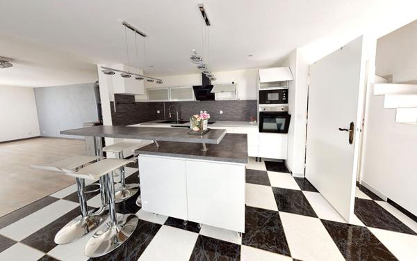 Immeuble à vendre    9 pièces •  Mulhouse