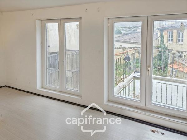 Maison à vendre 7 pièces centre ville SAINT JEAN D'ANGELY (17) avec jardin clos