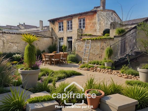 Maison à vendre 7 pièces centre ville SAINT JEAN D'ANGELY (17) avec jardin clos
