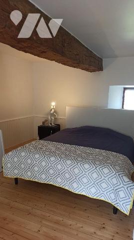 Maison d'habitation de type longère, divisée en deux logements, comprenant :
Logement 1 (à l'e...