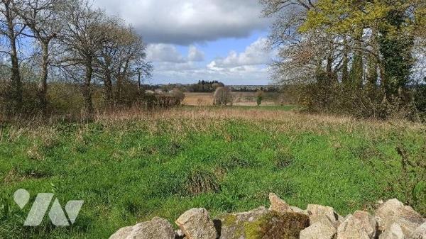 Maison d'habitation de type longère, divisée en deux logements, comprenant :
Logement 1 (à l'e...