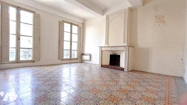 Appartement T3 sur le boulevard dans une authentique résidence uzétienne au cachet ancien