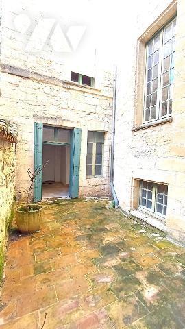 Appartement T3 sur le boulevard dans une authentique résidence uzétienne au cachet ancien