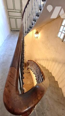 Appartement T3 sur le boulevard dans une authentique résidence uzétienne au cachet ancien