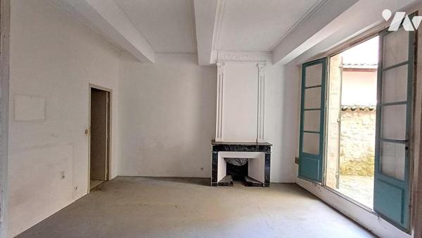 Appartement T3 sur le boulevard dans une authentique résidence uzétienne au cachet ancien